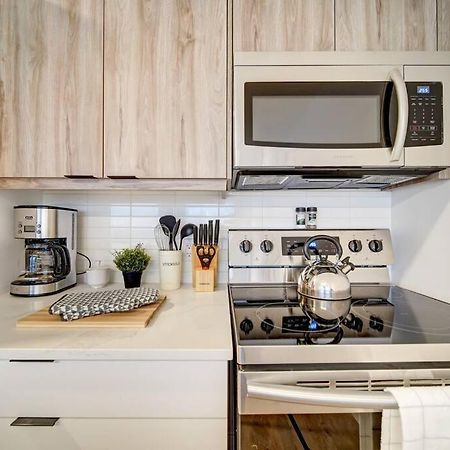 Luxurious Modern 2Br Condo Sleeps 5 Coffee, Ac, Wifi Halifax Exterior foto