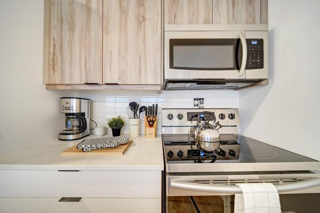 Luxurious Modern 2Br Condo Sleeps 5 Coffee, Ac, Wifi Halifax Exterior foto