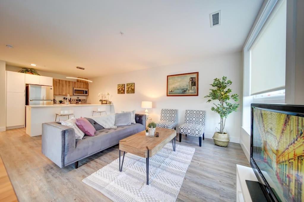 Luxurious Modern 2Br Condo Sleeps 5 Coffee, Ac, Wifi Halifax Exterior foto