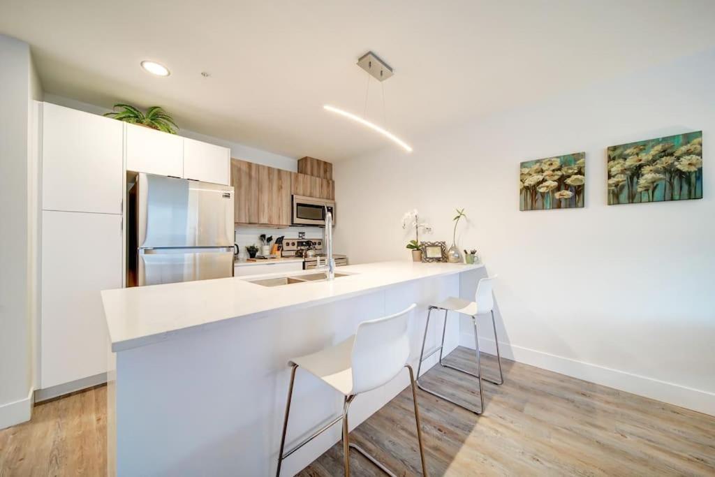 Luxurious Modern 2Br Condo Sleeps 5 Coffee, Ac, Wifi Halifax Exterior foto