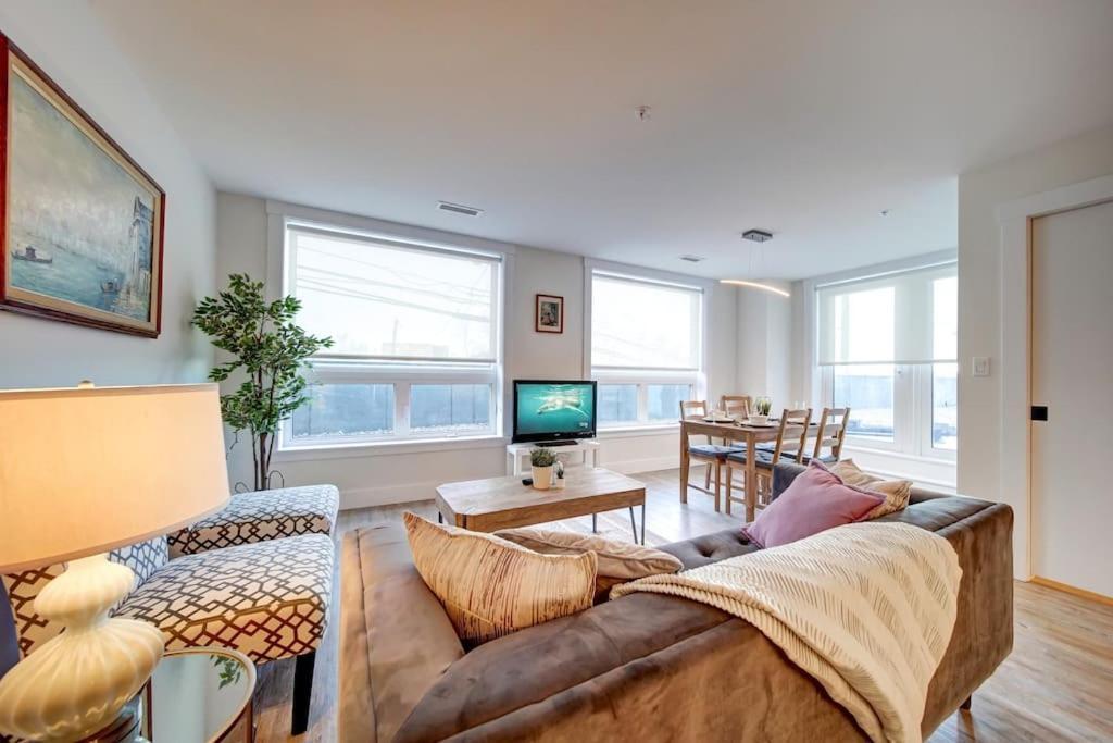 Luxurious Modern 2Br Condo Sleeps 5 Coffee, Ac, Wifi Halifax Exterior foto