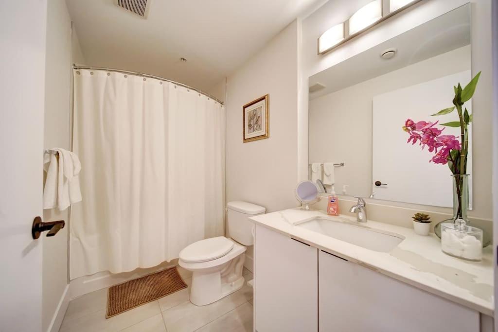 Luxurious Modern 2Br Condo Sleeps 5 Coffee, Ac, Wifi Halifax Exterior foto