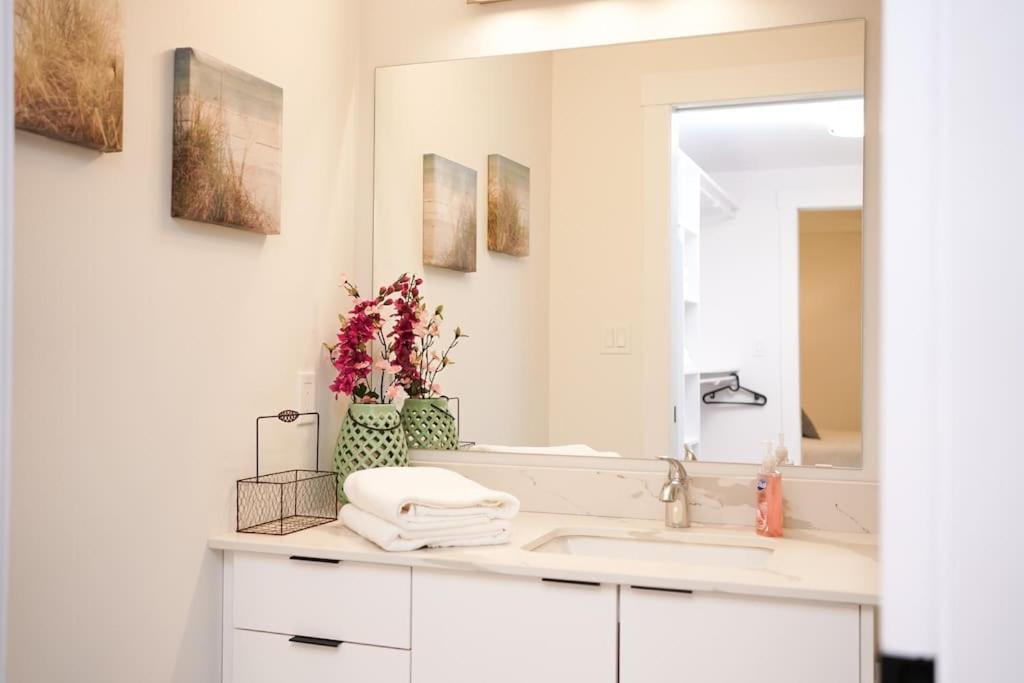 Luxurious Modern 2Br Condo Sleeps 5 Coffee, Ac, Wifi Halifax Exterior foto