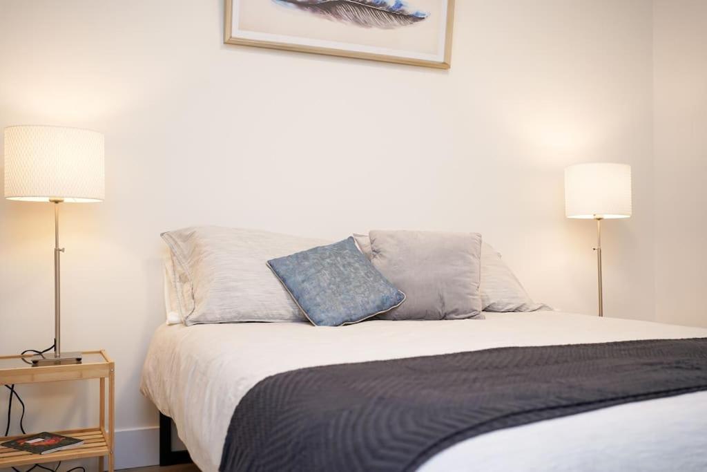 Luxurious Modern 2Br Condo Sleeps 5 Coffee, Ac, Wifi Halifax Exterior foto