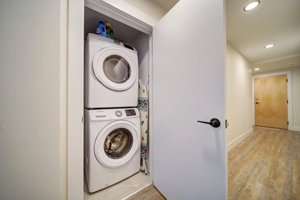 Luxurious Modern 2Br Condo Sleeps 5 Coffee, Ac, Wifi Halifax Exterior foto