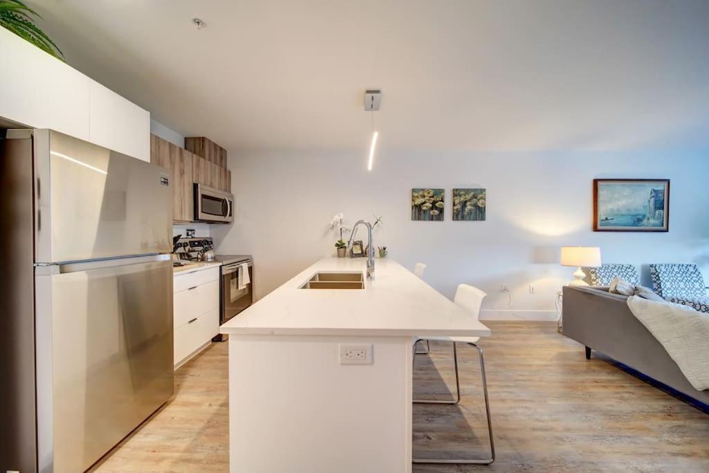 Luxurious Modern 2Br Condo Sleeps 5 Coffee, Ac, Wifi Halifax Exterior foto