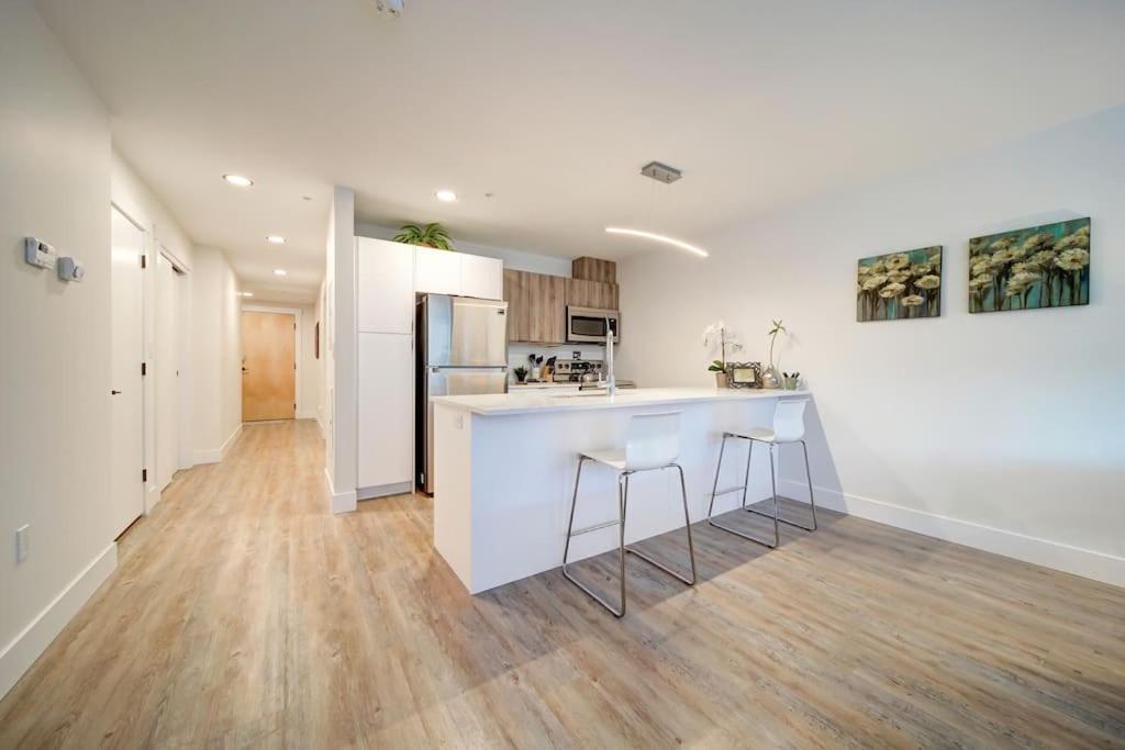 Luxurious Modern 2Br Condo Sleeps 5 Coffee, Ac, Wifi Halifax Exterior foto