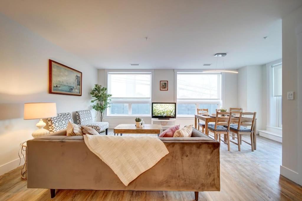 Luxurious Modern 2Br Condo Sleeps 5 Coffee, Ac, Wifi Halifax Exterior foto
